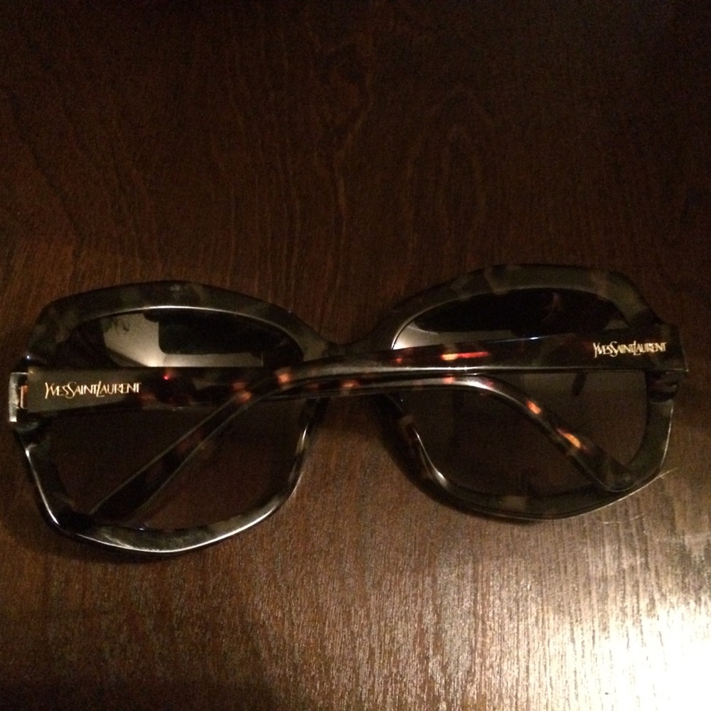 Auth Saint Laurent Sunglasses 😎